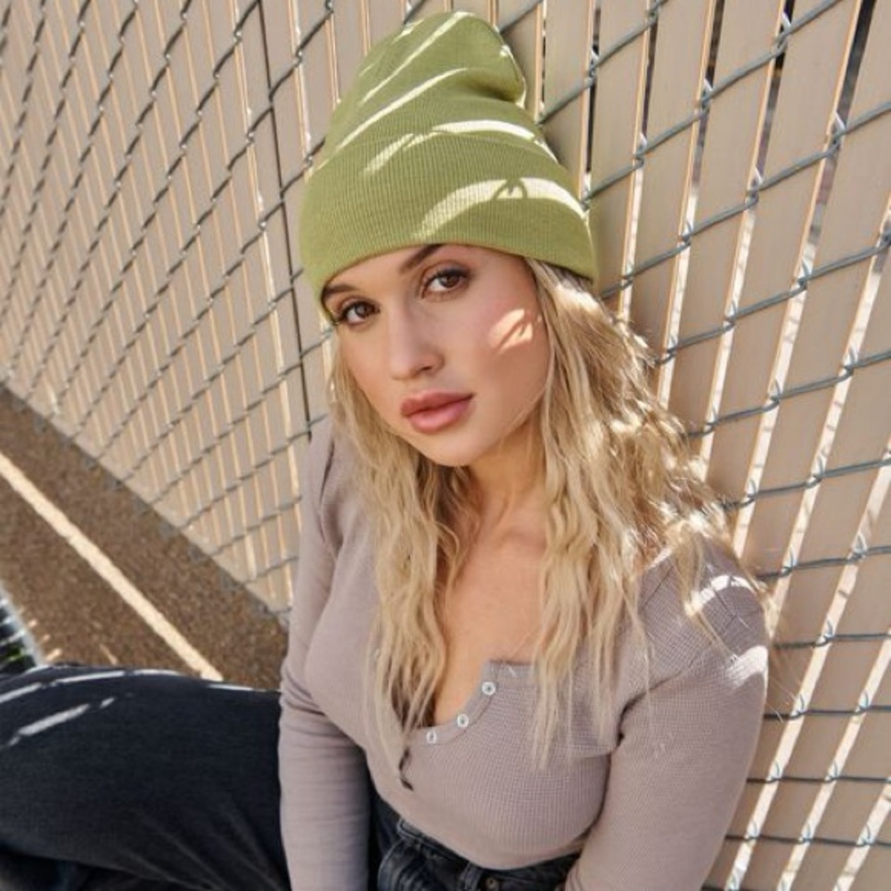 BNWT green beanie